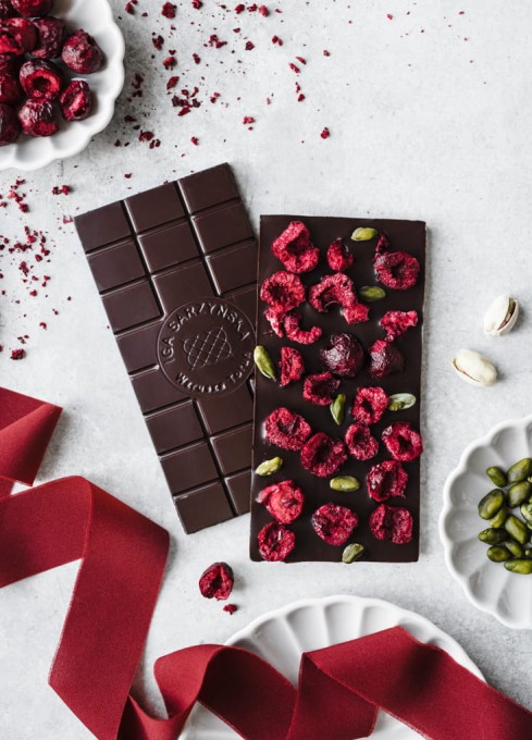 Czekolada ciemna z wiśnią i pistacjami