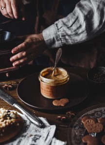 Krem na bazie białej czekolady z pierniczkami 180g